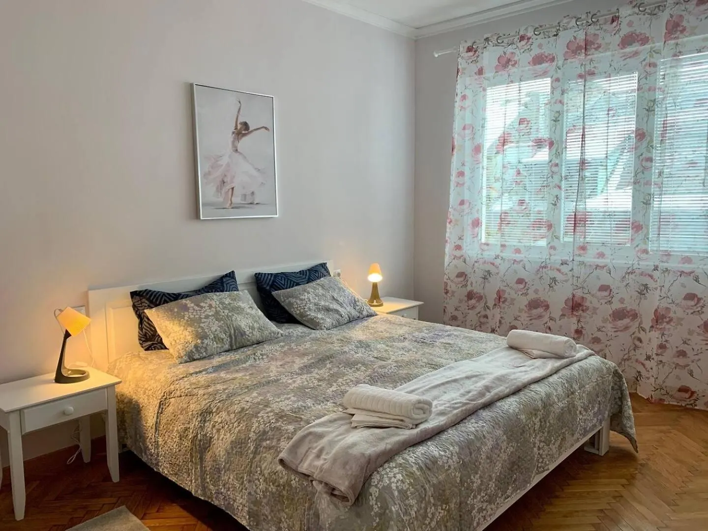 2Bd Super Spacious Peaceful Place In Ideal Centre ソフィア アパート